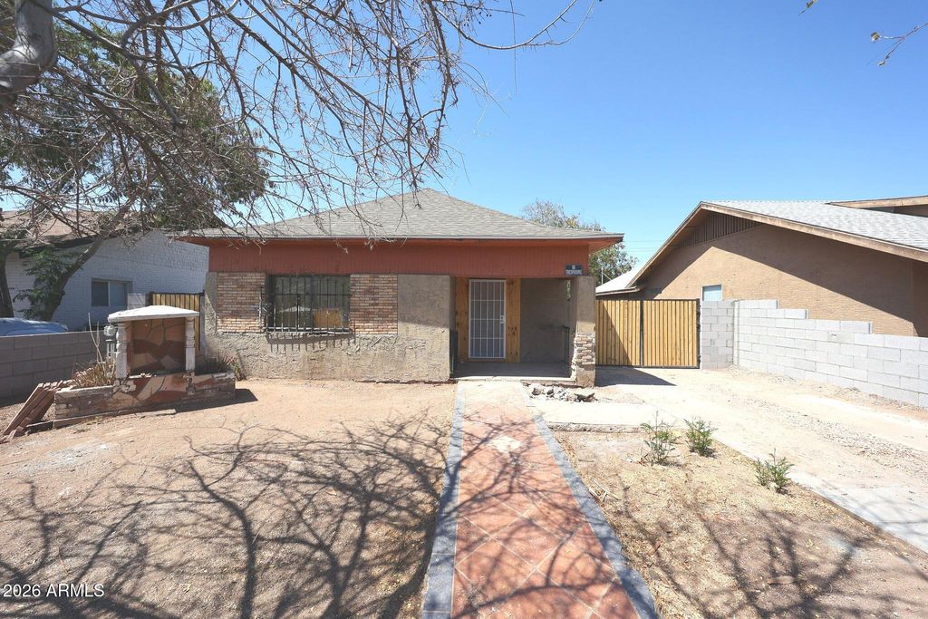 Image 8 of property listing at 1306 W POLK Street, Phoenix, AZ 85007