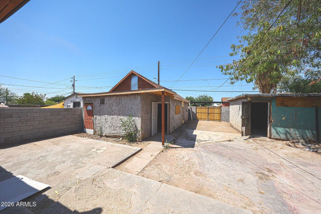 Image 9 of property listing at 1306 W POLK Street, Phoenix, AZ 85007