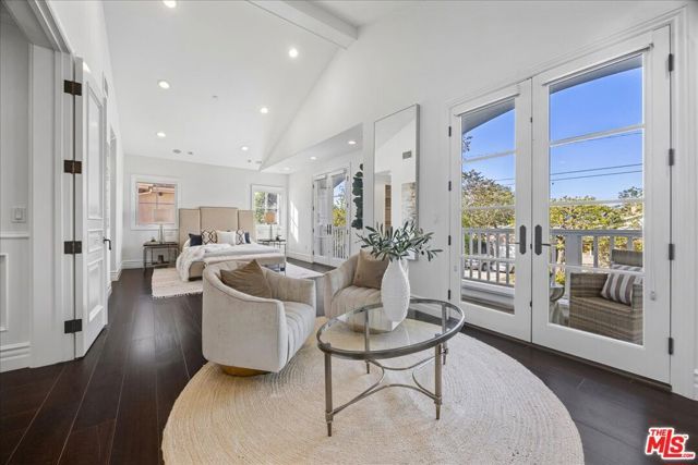 3217 Greenfield Avenue, Los Angeles, CA 90034