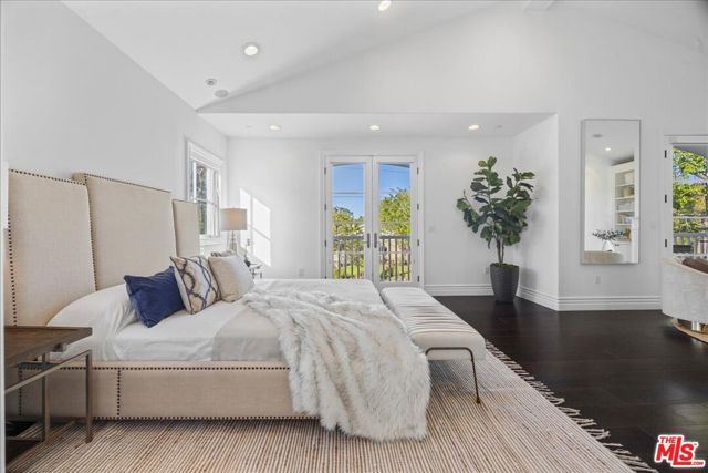 3217 Greenfield Avenue, Los Angeles, CA 90034