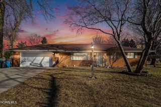 3155 Eastmoreland Drive, Oregon, OH 43616