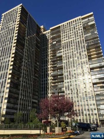300 Winston Drive 302, Cliffside Park, NJ 07010