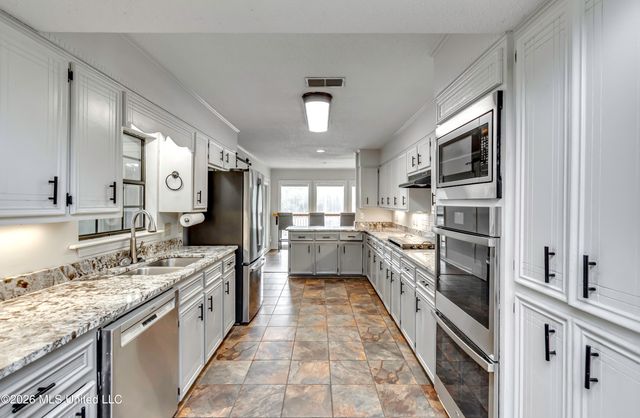 907 Audubon Point Drive, Brandon, MS 39047