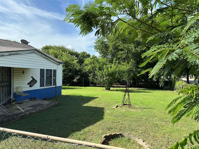 9208 Newhall Street, Dallas, TX 75232