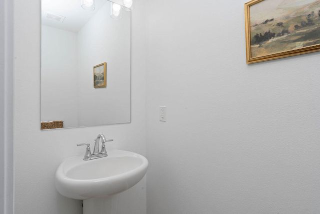 509 N Pine Leaf Road, Nixa, MO 65714