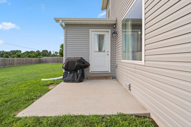 509 N Pine Leaf Road, Nixa, MO 65714