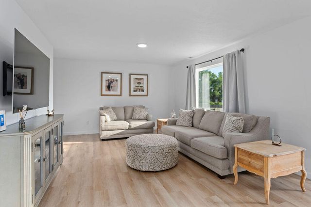 509 N Pine Leaf Road, Nixa, MO 65714