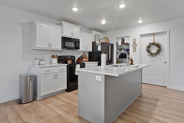 509 N Pine Leaf Road, Nixa, MO 65714