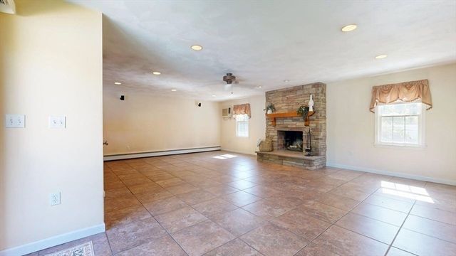29 Winchester Ave, Auburn, MA 01501