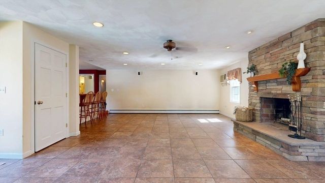 29 Winchester Ave, Auburn, MA 01501