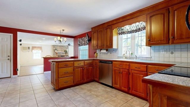 29 Winchester Ave, Auburn, MA 01501