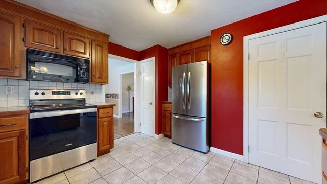 29 Winchester Ave, Auburn, MA 01501