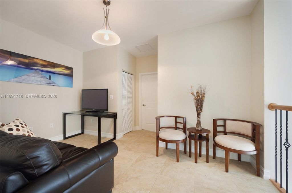 Image 14 of property listing at 2916 Hidden Harbour Ct, Dania Beach, FL 33312