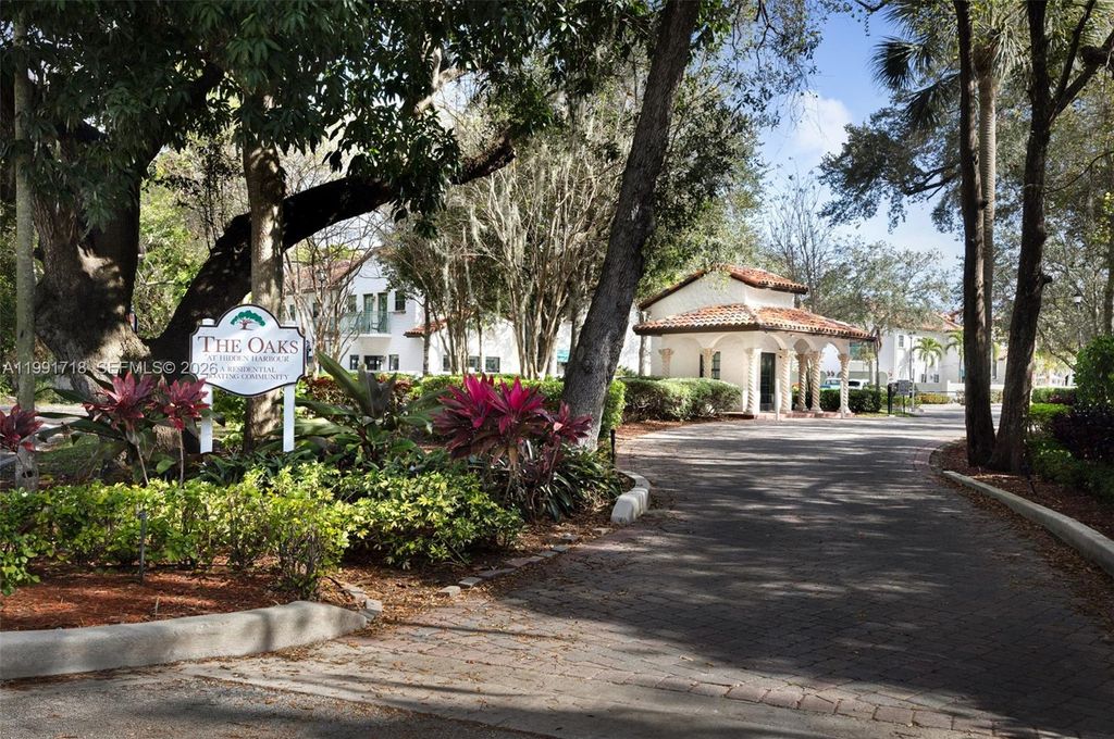 Image 21 of property listing at 2916 Hidden Harbour Ct, Dania Beach, FL 33312