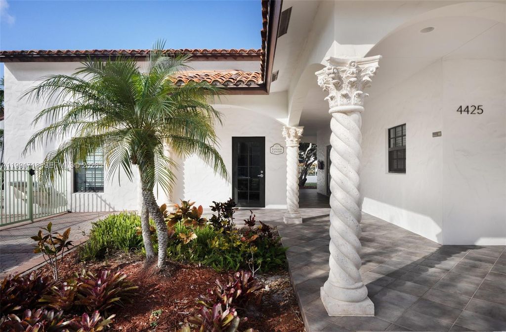 Image 22 of property listing at 2916 Hidden Harbour Ct, Dania Beach, FL 33312