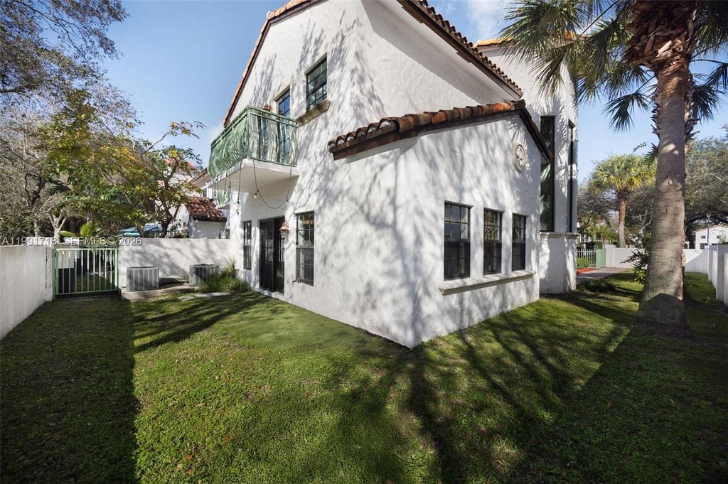 Image 25 of property listing at 2916 Hidden Harbour Ct, Dania Beach, FL 33312