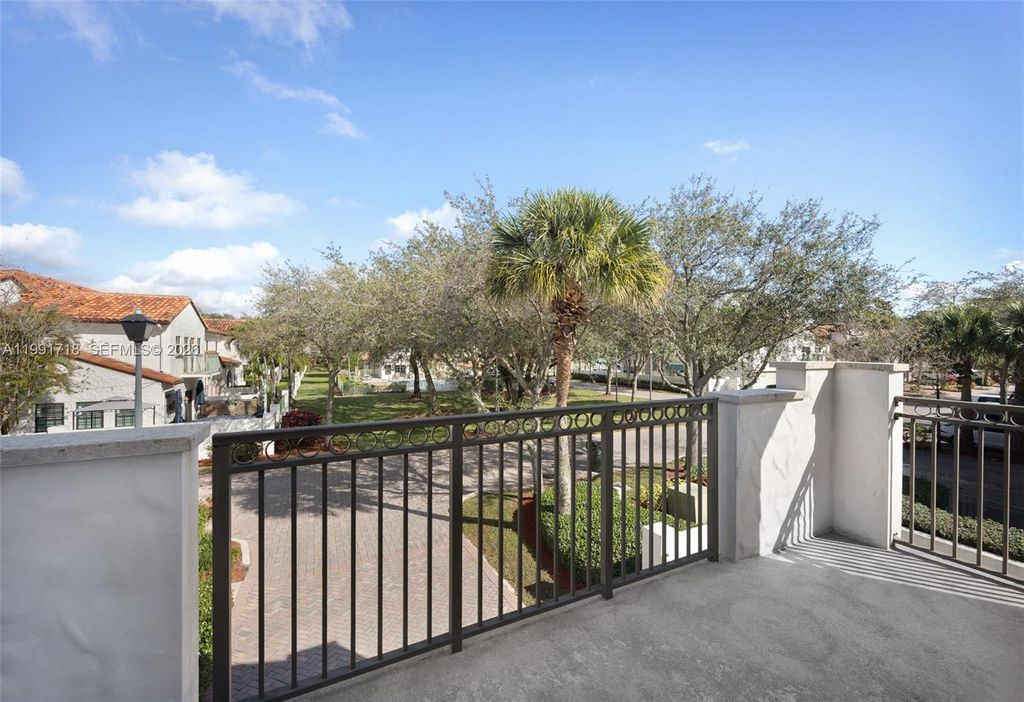 Image 26 of property listing at 2916 Hidden Harbour Ct, Dania Beach, FL 33312