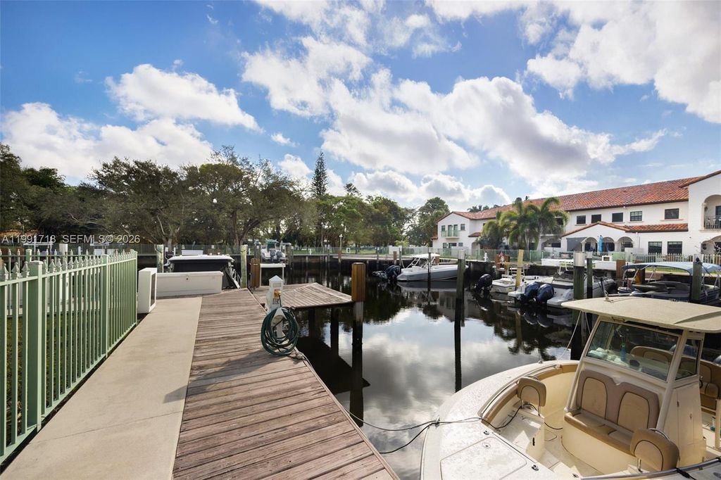 Image 28 of property listing at 2916 Hidden Harbour Ct, Dania Beach, FL 33312