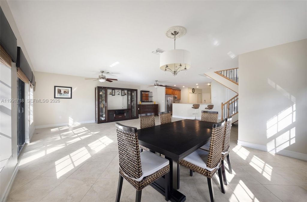 Image 3 of property listing at 2916 Hidden Harbour Ct, Dania Beach, FL 33312