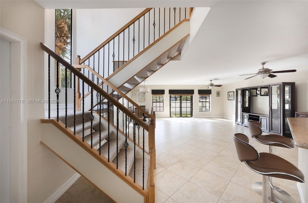 Image 6 of property listing at 2916 Hidden Harbour Ct, Dania Beach, FL 33312