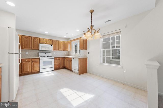 18 CONGRESSIONAL RD, Jackson, NJ 08527