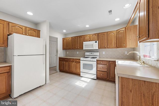 18 CONGRESSIONAL RD, Jackson, NJ 08527