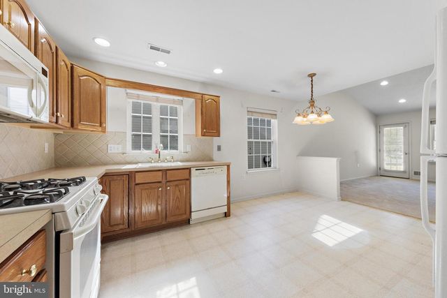 18 CONGRESSIONAL RD, Jackson, NJ 08527