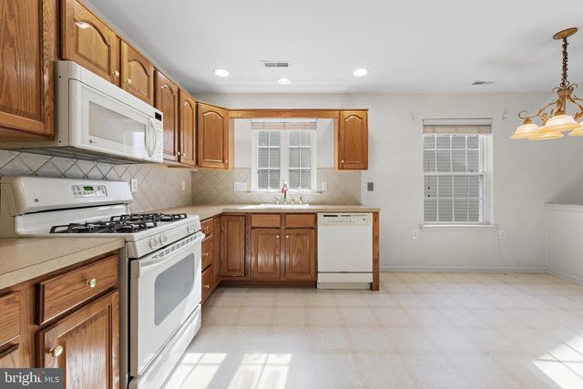 18 CONGRESSIONAL RD, Jackson, NJ 08527