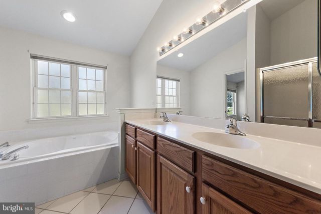 18 CONGRESSIONAL RD, Jackson, NJ 08527