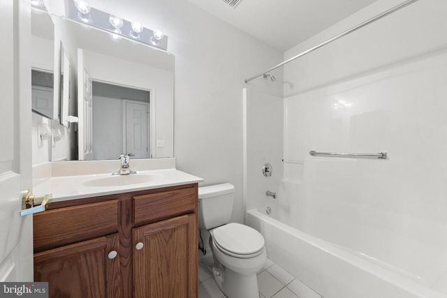 18 CONGRESSIONAL RD, Jackson, NJ 08527