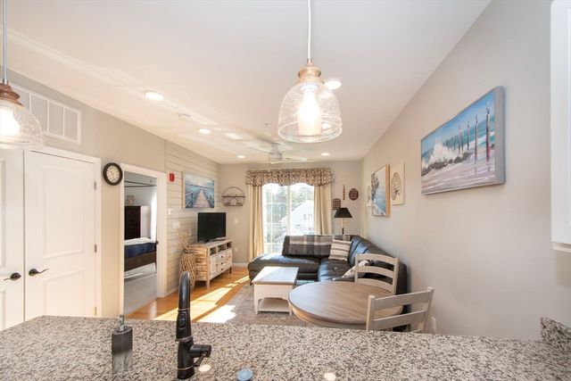 62 Mariners Way 305, Plymouth, MA 02360