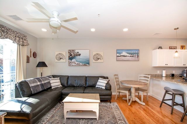 62 Mariners Way 305, Plymouth, MA 02360