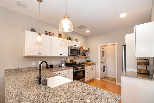 62 Mariners Way 305, Plymouth, MA 02360