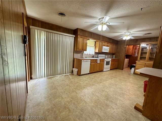 105 7th Street, Paris, AR 72855