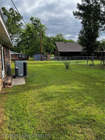 105 7th Street, Paris, AR 72855