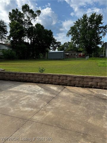 105 7th Street, Paris, AR 72855