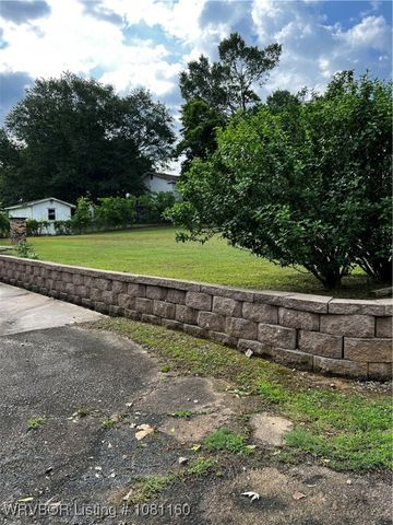 105 7th Street, Paris, AR 72855