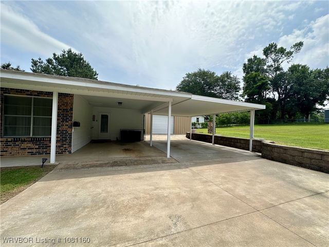 105 7th Street, Paris, AR 72855