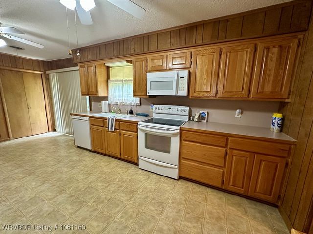 105 7th Street, Paris, AR 72855