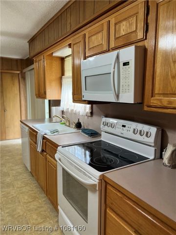 105 7th Street, Paris, AR 72855