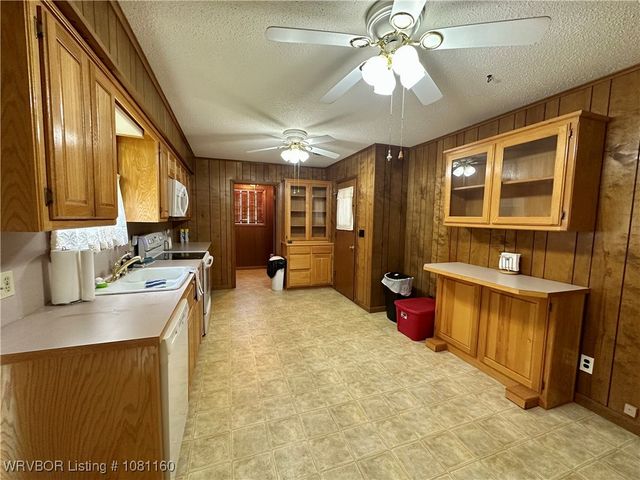 105 7th Street, Paris, AR 72855