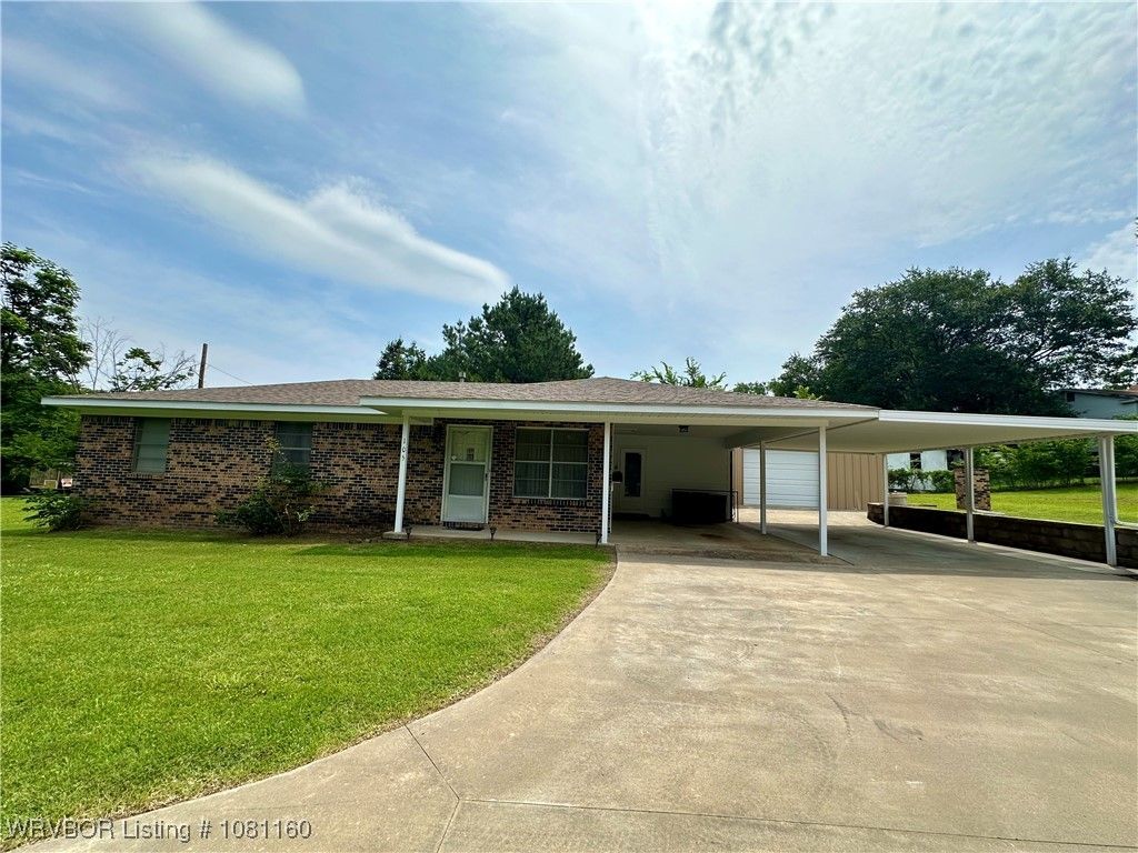 105 7th Street, Paris, AR 72855