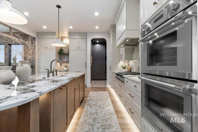 2642 N Palaestra Ave, Eagle, ID 83616