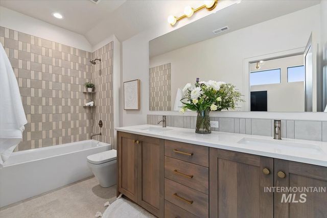 2642 N Palaestra Ave, Eagle, ID 83616