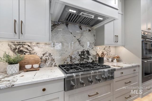 2642 N Palaestra Ave, Eagle, ID 83616