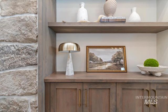 2642 N Palaestra Ave, Eagle, ID 83616