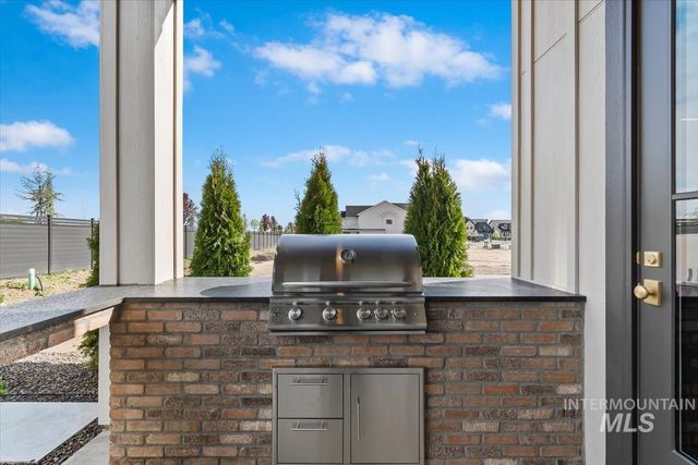 2642 N Palaestra Ave, Eagle, ID 83616