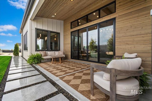 2642 N Palaestra Ave, Eagle, ID 83616