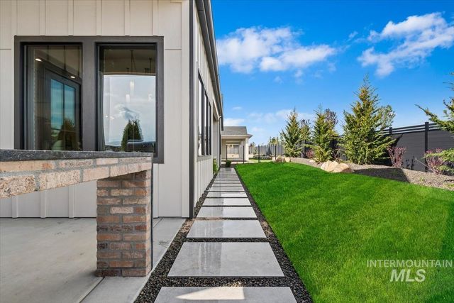 2642 N Palaestra Ave, Eagle, ID 83616