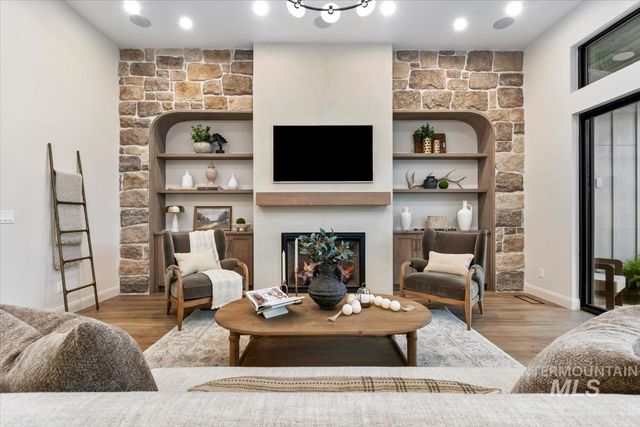 2642 N Palaestra Ave, Eagle, ID 83616